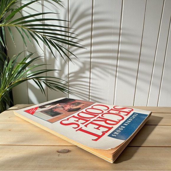 Vintage 1990 Explorer Books – SECRET CODES – With Unpunched Decoder Disk - Picture 5 of 9